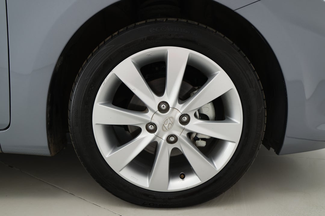 2018 Hyundai Accent Sport, Automatic, 45380 km, Right Front Wheel