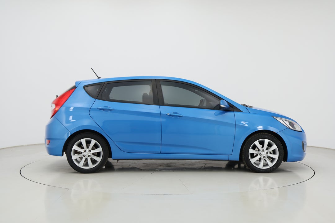 2018 Hyundai Accent Sport, Automatic, 90394 km, Right Side View