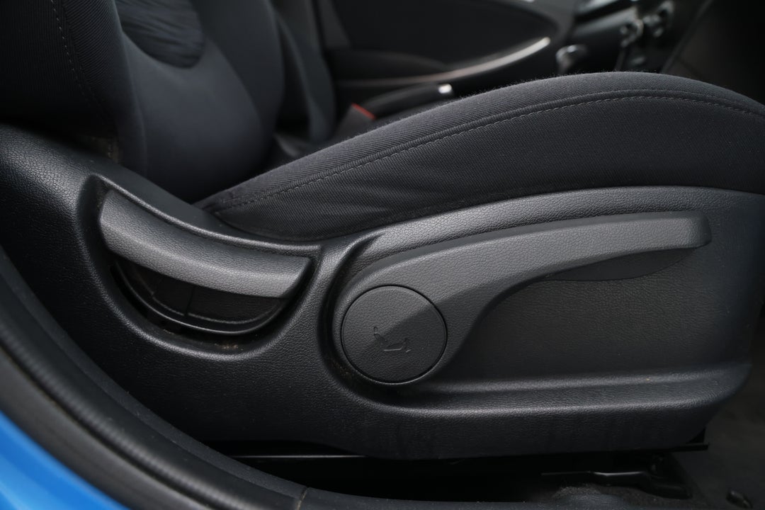 2018 Hyundai Accent Sport, Automatic, 90394 km, Drivers Side Adjustment Panel