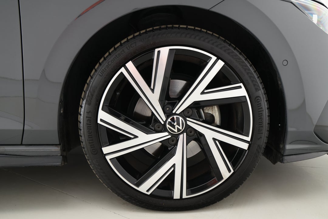 2021 Volkswagen Golf 110tsi R-line, Automatic, 43038 km, Right Front Wheel