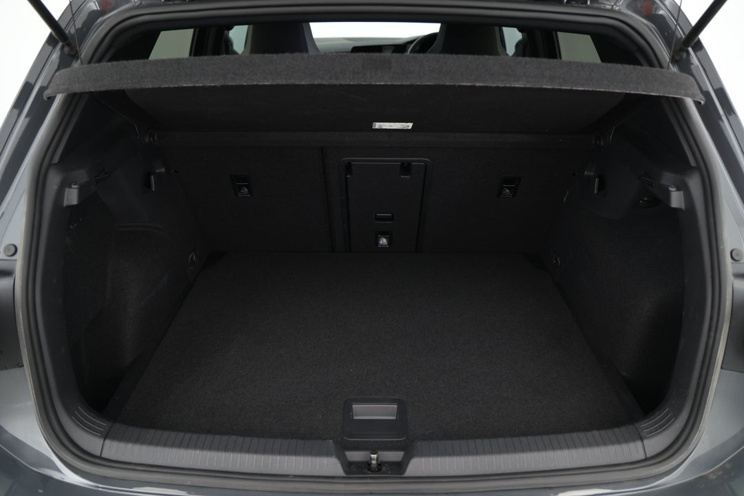 2021 Volkswagen Golf 110tsi R-line, Automatic, 43038 km, Boot Inside View