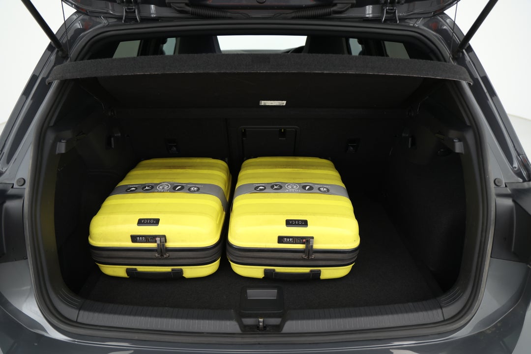 2021 Volkswagen Golf 110tsi R-line, Automatic, 43038 km, Boot Inside View with Luggage