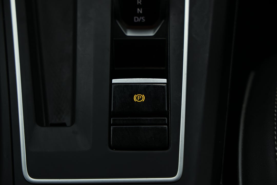 2021 Volkswagen Golf 110tsi R-line, Automatic, 43038 km, Handbrake