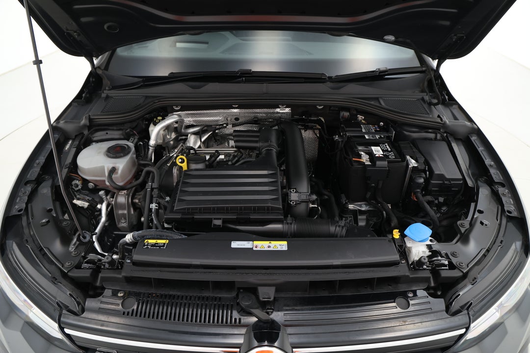 2021 Volkswagen Golf 110tsi R-line, Automatic, 43038 km, Open Bonnet (Engine)