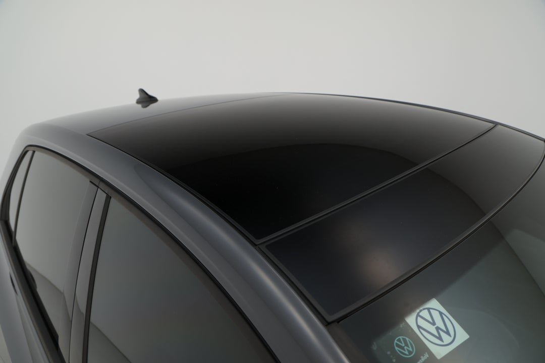 2021 Volkswagen Golf 110tsi R-line, Automatic, 43038 km, Roof/Sunroof View