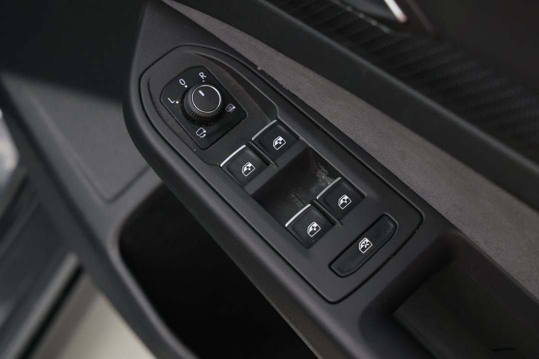 2021 Volkswagen Golf 110tsi R-line, Automatic, 43038 km, Drivers Side Door Panel Controls