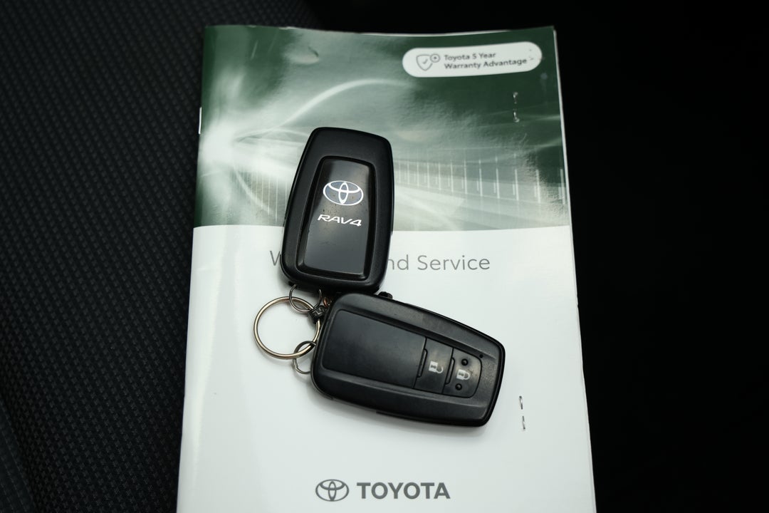 2022 Toyota RAV4 Gx Hybrid, Automatic, 56809 km, Key Close-up