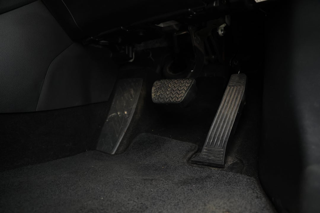 2022 Toyota RAV4 Gx Hybrid, Automatic, 56809 km, Pedals and Footmat