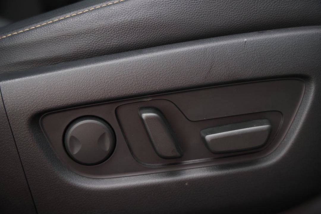 2024 Mazda Cx-60 G40e Gt Hybrid, Automatic, 22457 km, Drivers Side Adjustment Panel