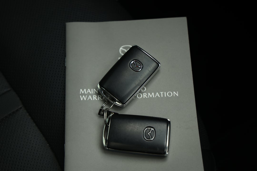 2024 Mazda Cx-60 G40e Gt Hybrid, Automatic, 22457 km, Key Close-up