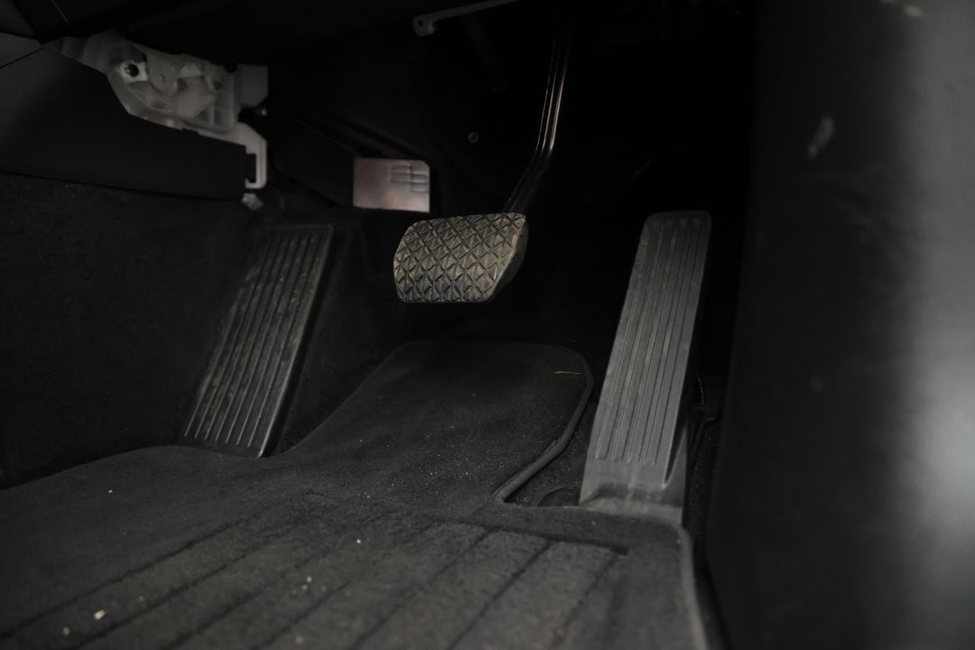 2024 Mazda Cx-60 G40e Gt Hybrid, Automatic, 22457 km, Pedals and Footmat