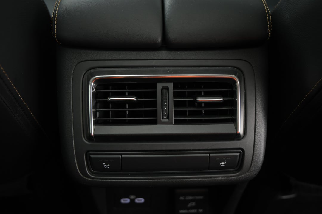 2024 Mazda Cx-60 G40e Gt Hybrid, Automatic, 22457 km, Rear A/C Vent