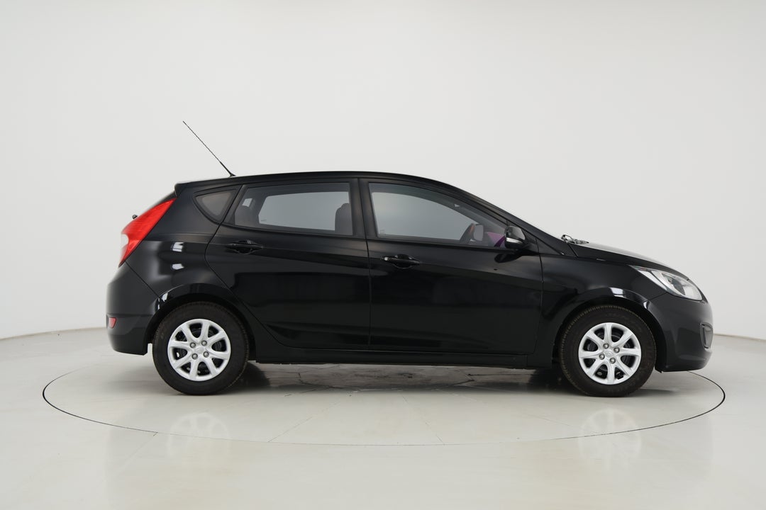 2014 Hyundai Accent Active, Automatic, 109379 km, Right Side View