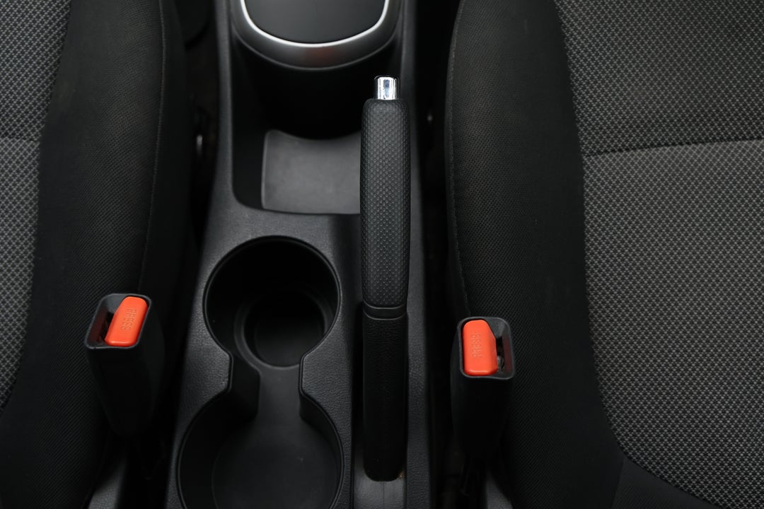 2014 Hyundai Accent Active, Automatic, 109379 km, Handbrake