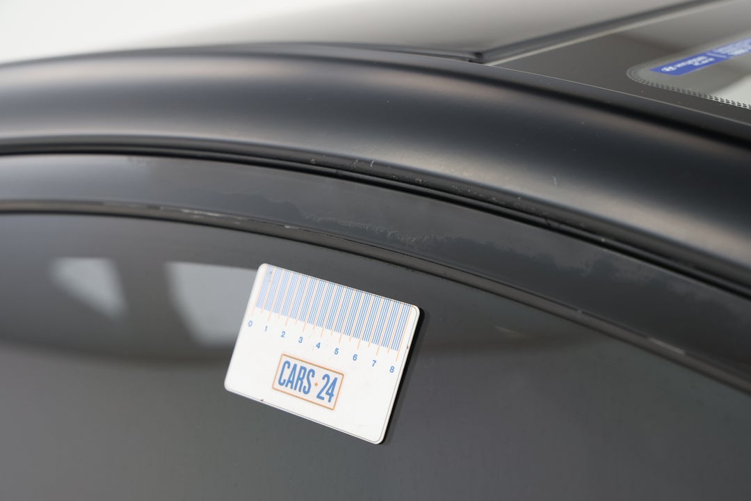 2014 Hyundai Accent Active, Automatic, 109379 km, Window Glass Front RHS Scratch