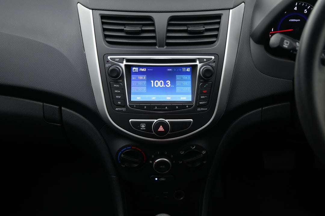 2014 Hyundai Accent Active, Automatic, 109379 km, Center Console