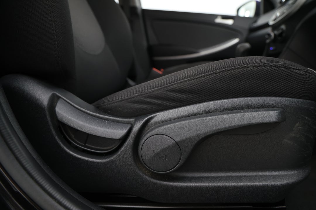 2014 Hyundai Accent Active, Automatic, 109379 km, Drivers Side Adjustment Panel