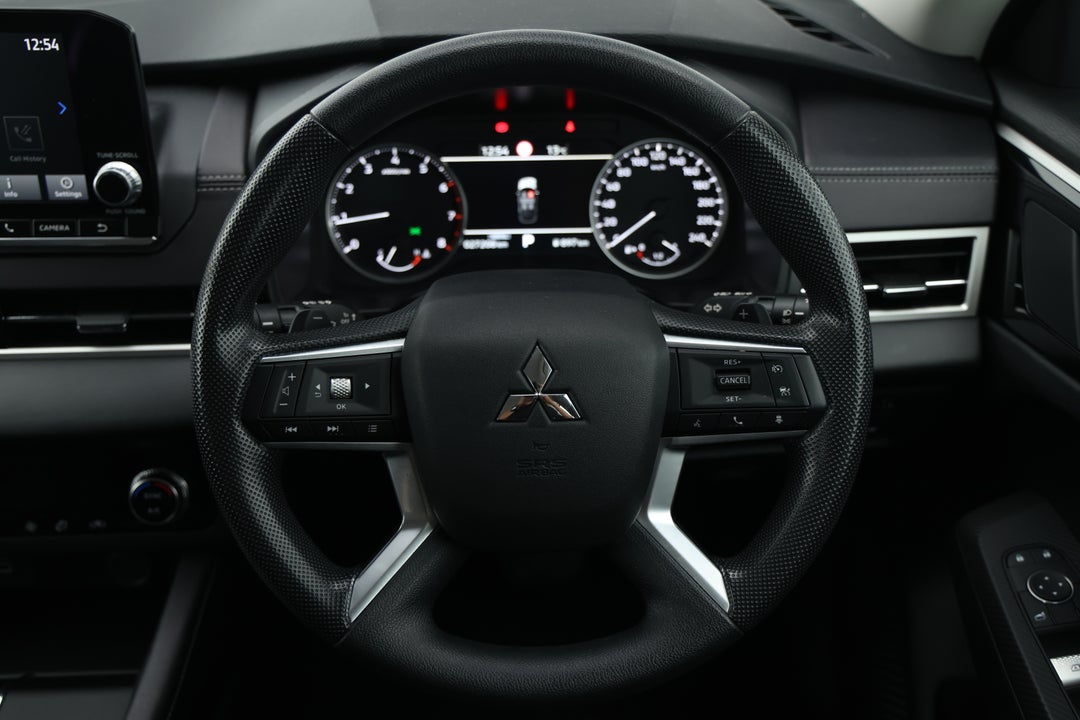 2024 Mitsubishi Outlander Es 7 Seat (2WD), Automatic, 27208 km, Steering Wheel Close-up