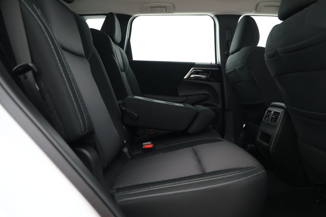 2024 Mitsubishi Outlander Es 7 Seat (2WD), Automatic, 27208 km, Right Side Rear Door Cabin View