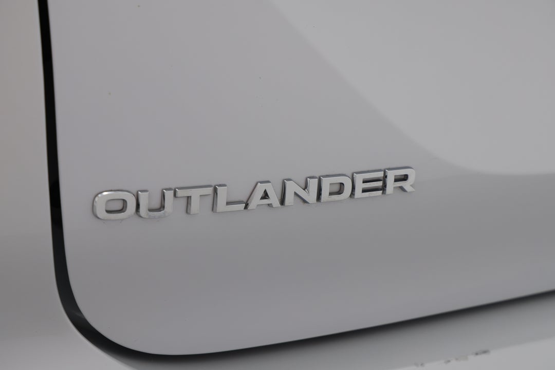 2024 Mitsubishi Outlander Es 7 Seat (2WD), Automatic, 27208 km, Badge (Boot Left Side)