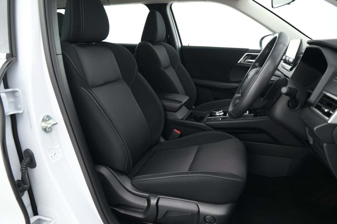 2024 Mitsubishi Outlander Es 7 Seat (2WD), Automatic, 27208 km, Right Side Front Door Cabin View