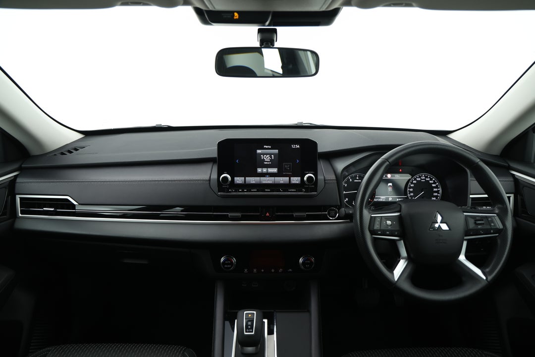 2024 Mitsubishi Outlander Es 7 Seat (2WD), Automatic, 27208 km, Dashboard View