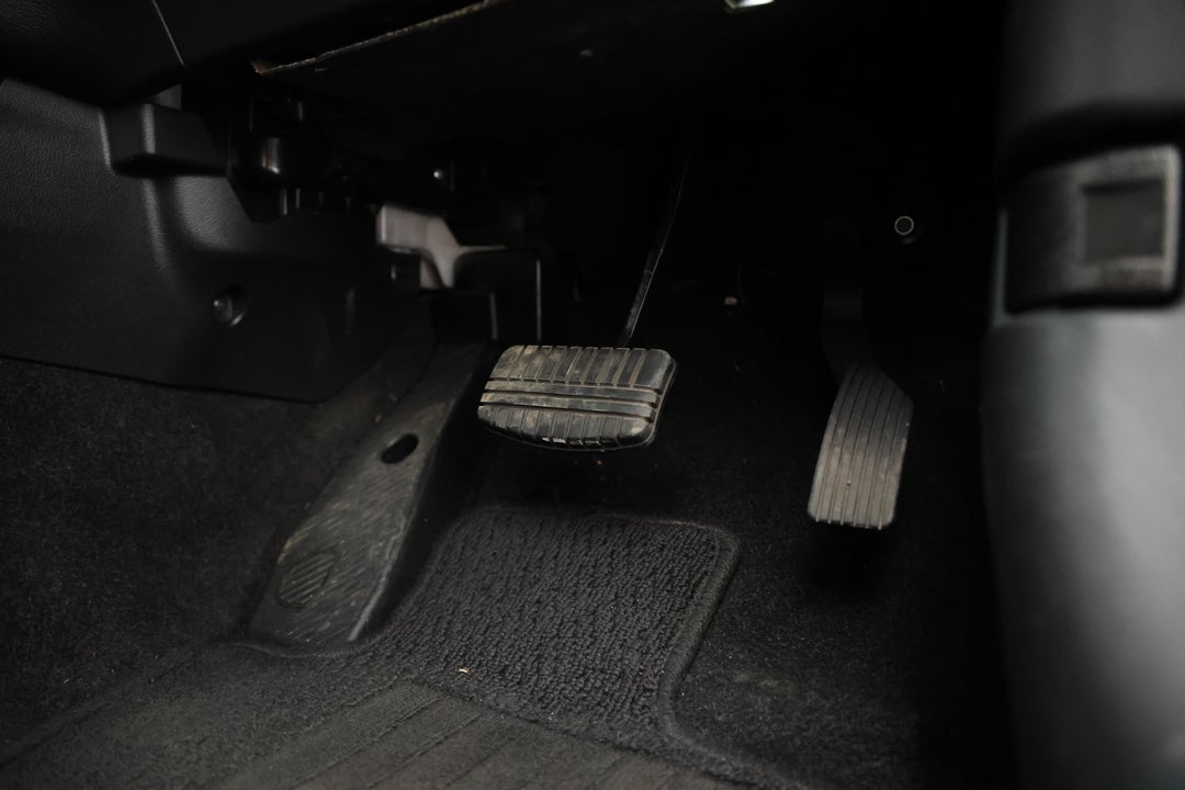 2021 Mitsubishi Outlander Es 7 Seat (2WD), Automatic, 82352 km, Pedals and Footmat