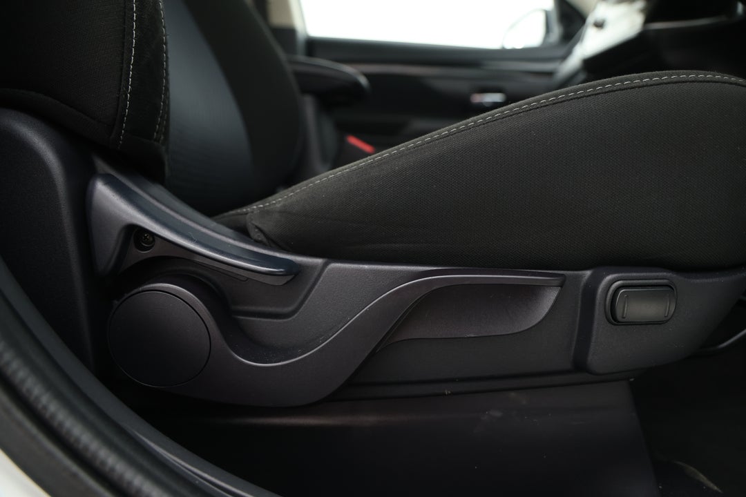 2021 Mitsubishi Outlander Es 7 Seat (2WD), Automatic, 82352 km, Drivers Side Adjustment Panel