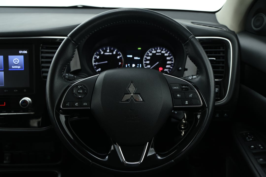 2021 Mitsubishi Outlander Es 7 Seat (2WD), Automatic, 82352 km, Steering Wheel Close-up