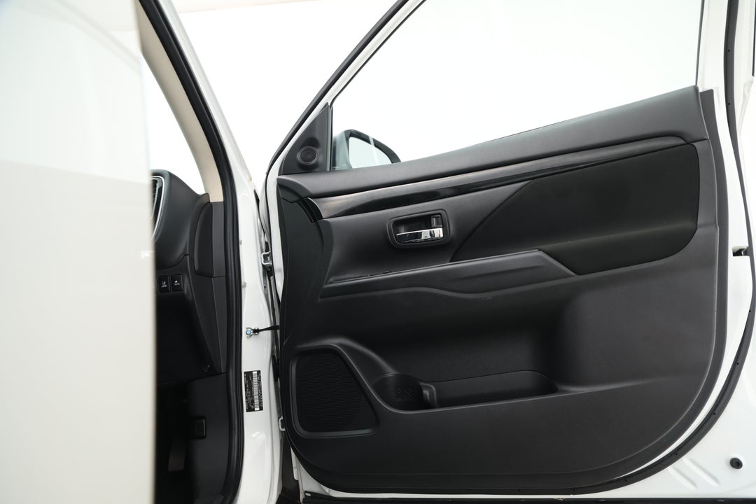 2021 Mitsubishi Outlander Es 7 Seat (2WD), Automatic, 82352 km, Speaker View