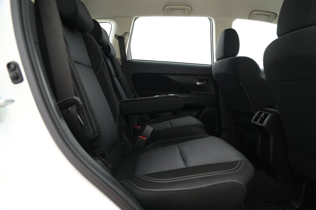 2021 Mitsubishi Outlander Es 7 Seat (2WD), Automatic, 82352 km, Right Side Rear Door Cabin View