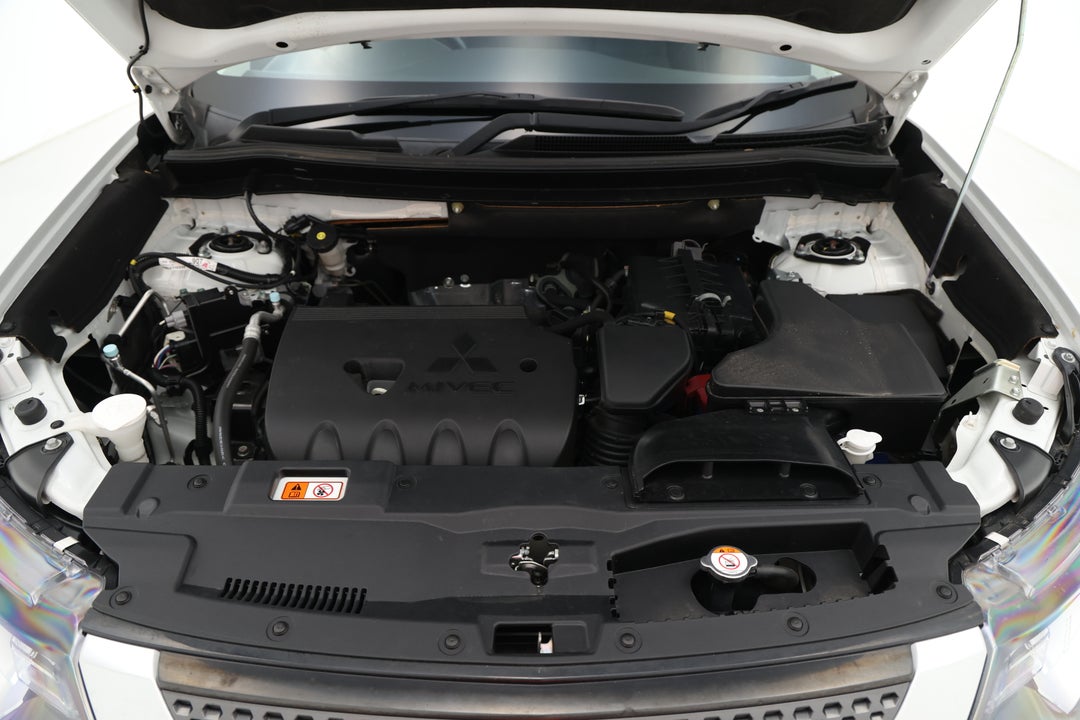 2021 Mitsubishi Outlander Es 7 Seat (2WD), Automatic, 82352 km, Open Bonnet (Engine)