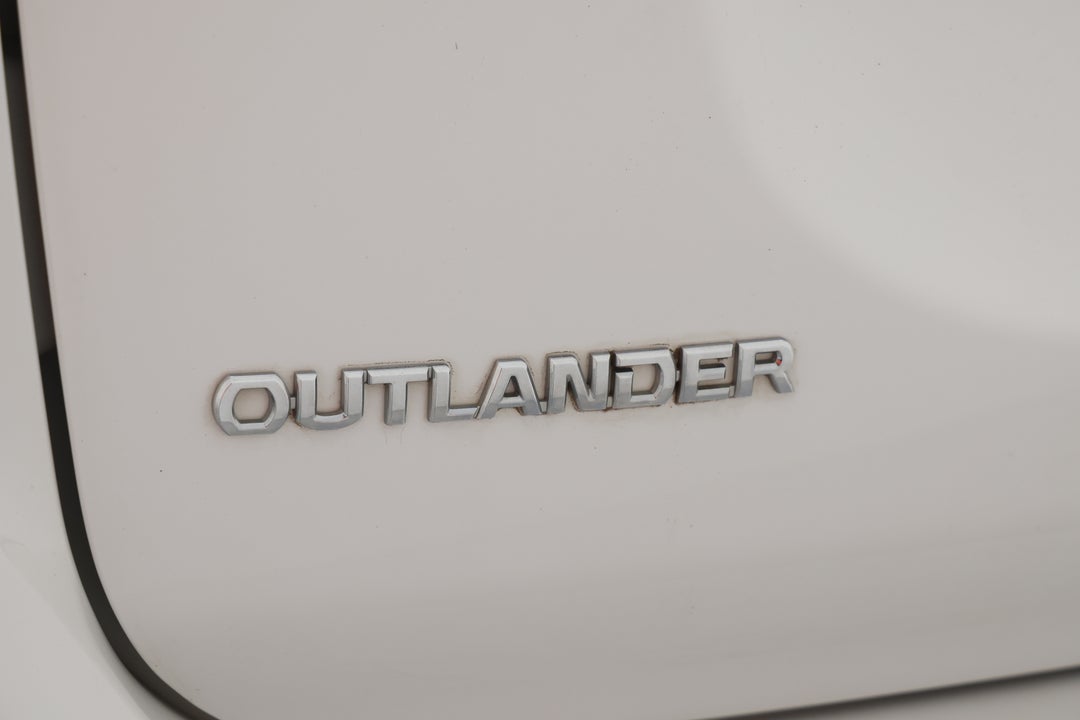 2021 Mitsubishi Outlander Es 7 Seat (2WD), Automatic, 82352 km, Badge (Boot Left Side)