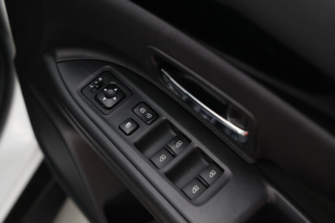 2021 Mitsubishi Outlander Es 7 Seat (2WD), Automatic, 82352 km, Drivers Side Door Panel Controls