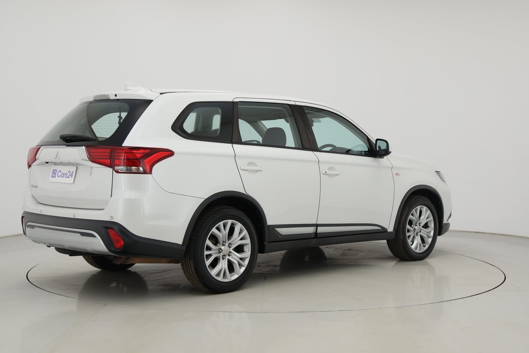 2021 Mitsubishi Outlander Es 7 Seat (2WD), Automatic, 82352 km, Right Back Diagonal (45- Degree) View