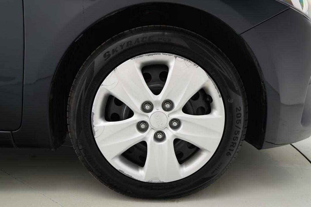 2016 Kia Cerato S, Automatic, 86043 km, Right Front Wheel