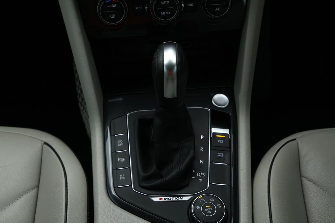 2020 Volkswagen Tiguan 162 Tsi Highline, Automatic, 75127 km, Gear Lever 