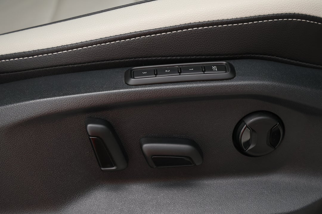 2020 Volkswagen Tiguan 162 Tsi Highline, Automatic, 75127 km, Drivers Side Adjustment Panel