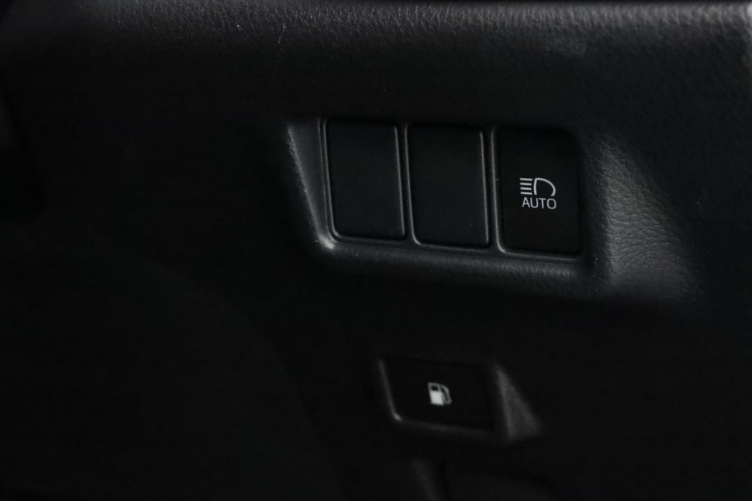 2017 Toyota C-HR (AWD), Automatic, 69255 km, Utility Switches/Buttons