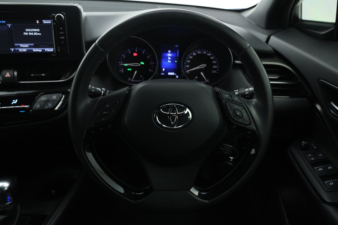 2017 Toyota C-HR (AWD), Automatic, 69255 km, Steering Wheel Close-up