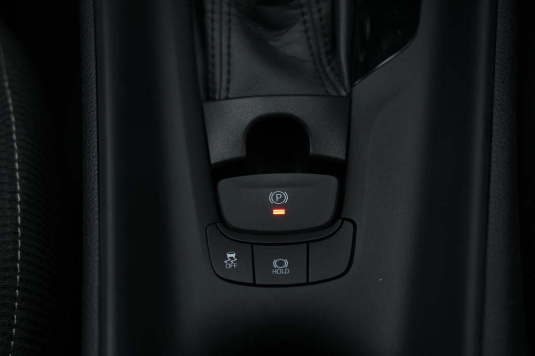 2017 Toyota C-HR (AWD), Automatic, 69255 km, Handbrake