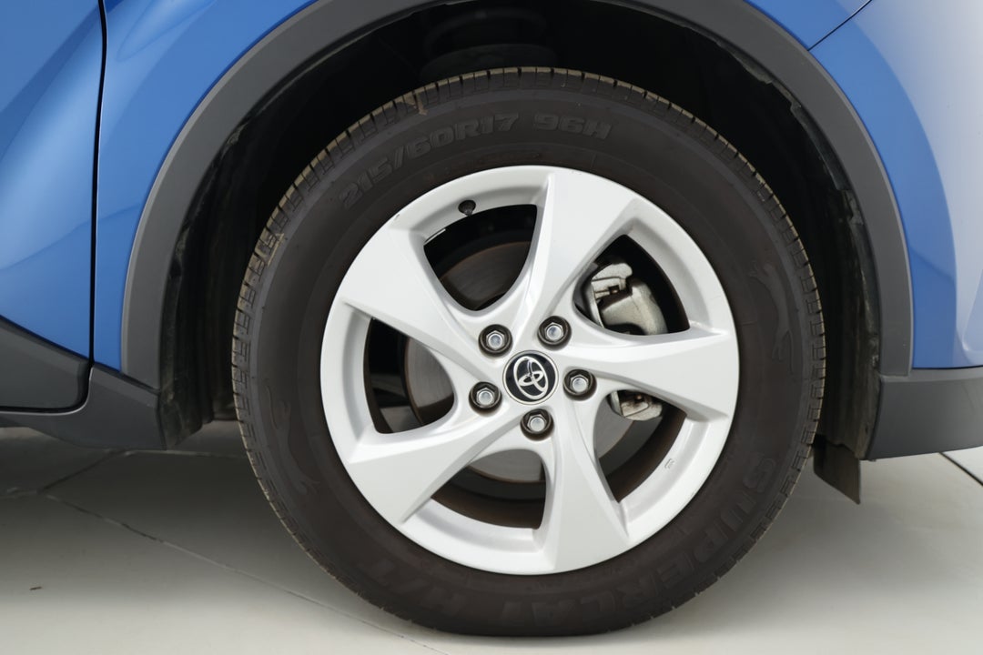 2017 Toyota C-HR (AWD), Automatic, 69255 km, Right Front Wheel