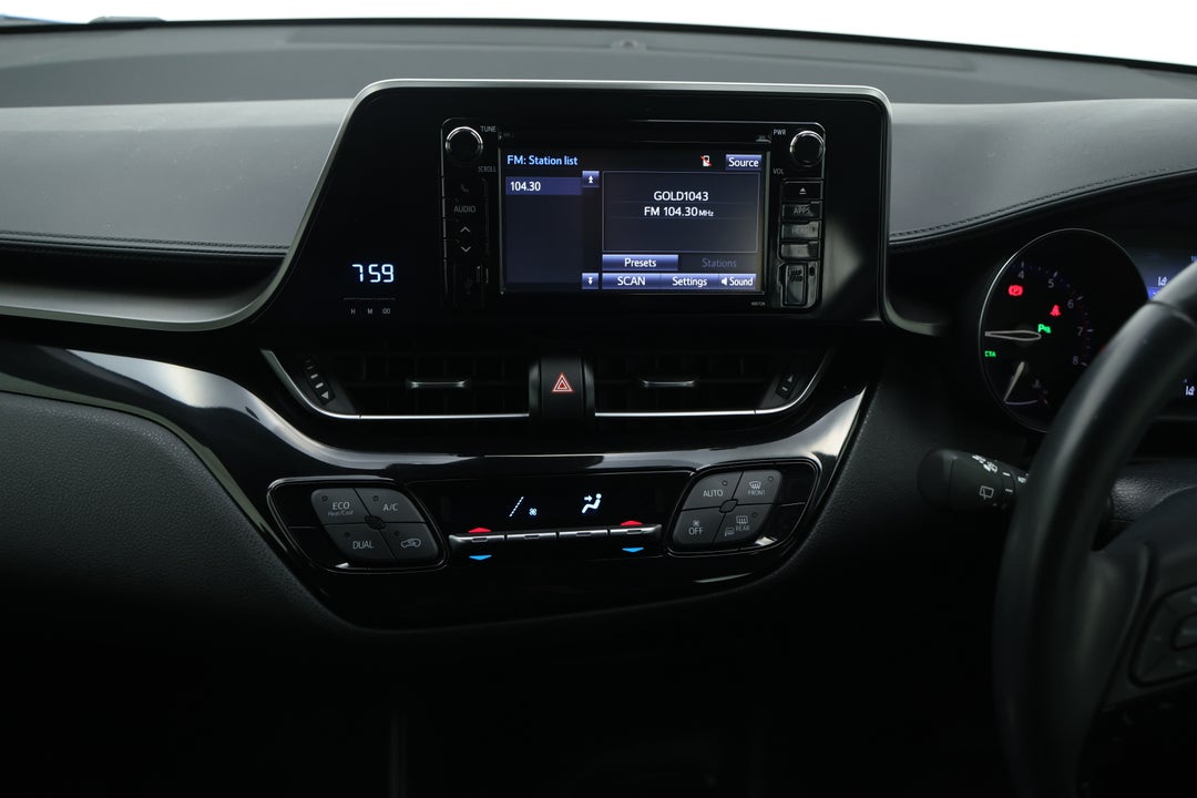 2017 Toyota C-HR (AWD), Automatic, 69255 km, Center Console