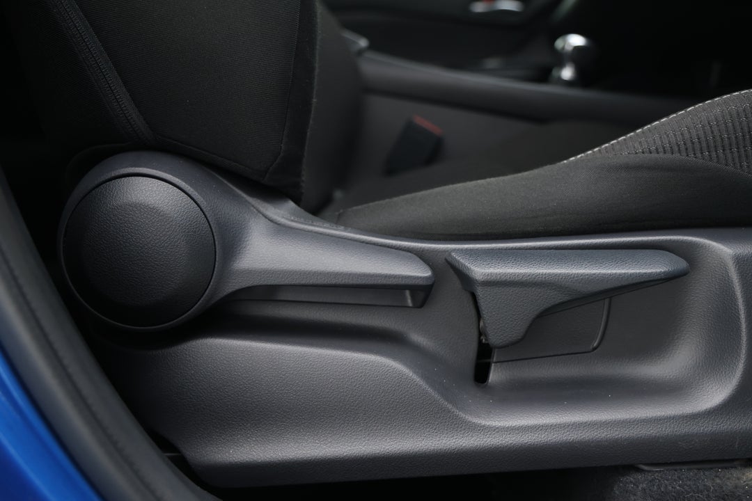 2017 Toyota C-HR (AWD), Automatic, 69255 km, Drivers Side Adjustment Panel