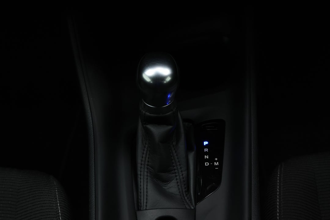 2017 Toyota C-HR (AWD), Automatic, 69255 km, Gear Lever 