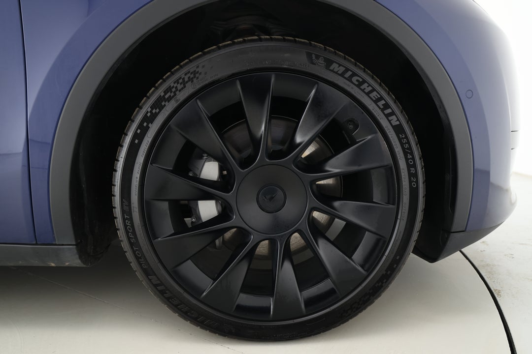 2023 Tesla Model Y Rear-wheel Drive, Automatic, 29917 km, Right Front Wheel