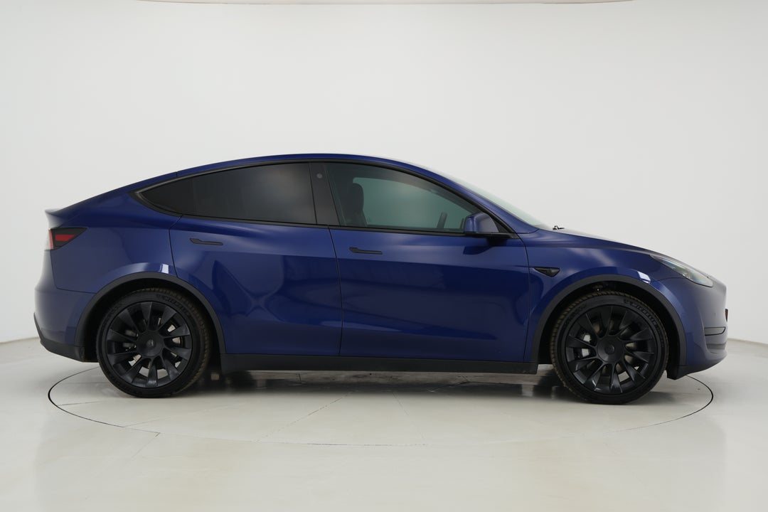 2023 Tesla Model Y Rear-wheel Drive, Automatic, 29917 km, Right Side View