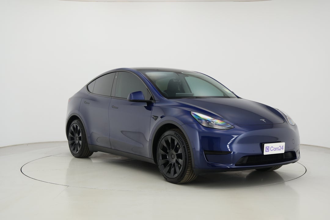 2023 Tesla Model Y Rear-wheel Drive, Automatic, 29917 km, Right Front Diagonal (45- Degree) View