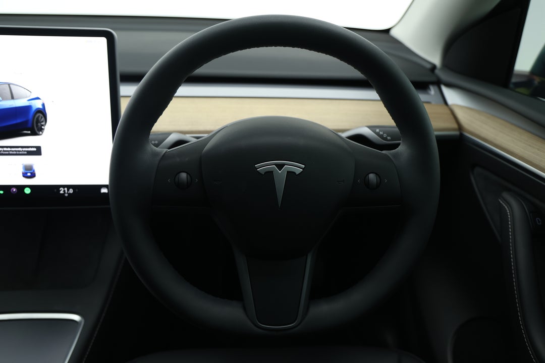 2023 Tesla Model Y Rear-wheel Drive, Automatic, 29917 km, Steering Wheel Close-up