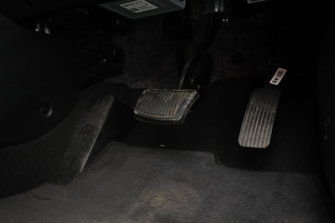 2022 Kia Stonic Sport, Automatic, 64307 km, Pedals and Footmat